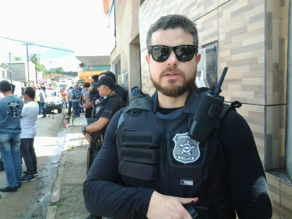 Áudio:delegado conta detalhes da ação de PC que impediu assalto;assaltante morreu em troca de tiros