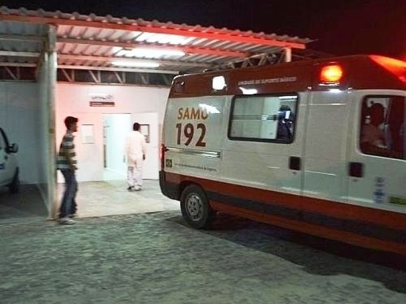 Criminosos estouram pneu de carro e atiraram em passageiro na cidade de Penedo