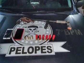 PM prende dois homens acusados de homicídio e apreende armas de fogo em Santana do Ipanema