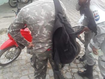 Homem que se passava por sargento do exercito é preso sem habilitação em AL