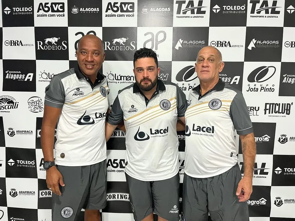 ASA anuncia atacante, apresenta o técnico Celso Teixeira e fará treinos em Pernambuco