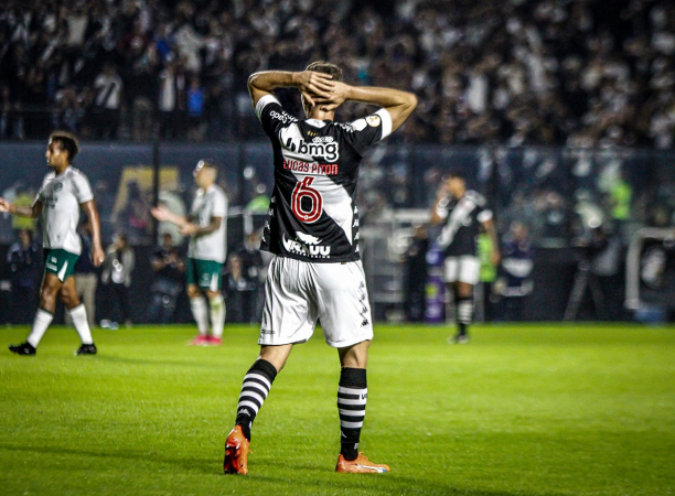 STJD pune Vasco com 30 dias sem torcida após confusão em São Januário