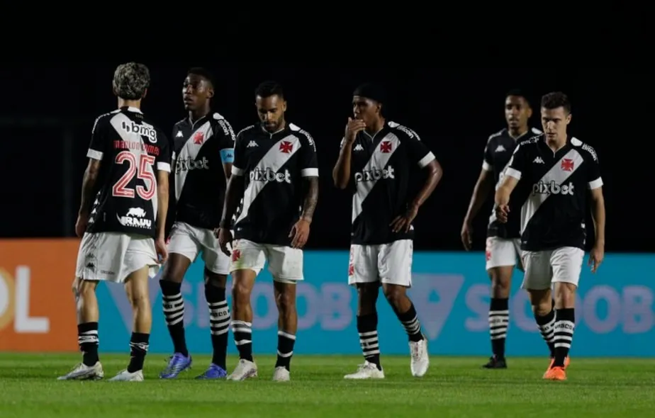 Em jogo tenso, Vasco perde para o Goiás e se afunda no Z-4