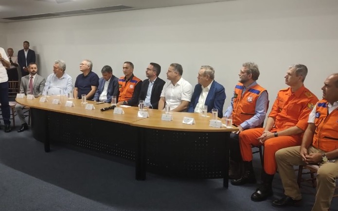 Em AL, ministros anunciam auxílio de R$ 800 a vítimas das chuvas