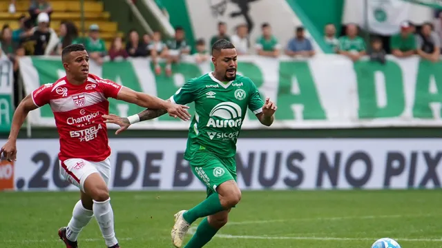 CRB perde para a Chapecoense por 2 a 1; time catarinense deixou a zona de rebaixamento