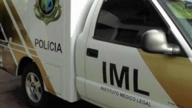Corpo de homem é encontrado enterrado em cova rasa de matagal