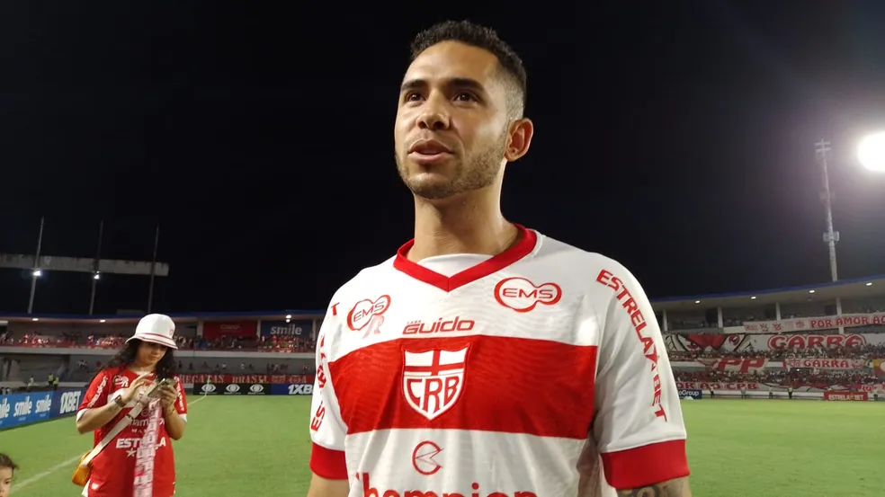 Série B: Atacante Renato recebe terceiro cartão amarelo e desfalca CRB contra a Chapecoense