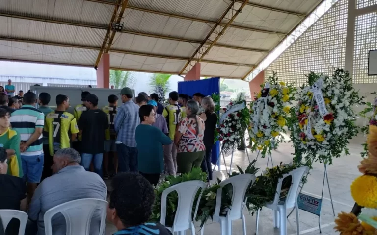 Corpo do jogador alagoano Yuri Vasconcelos, morto nos Estados Unidos, é sepultado em Tanque D’arca