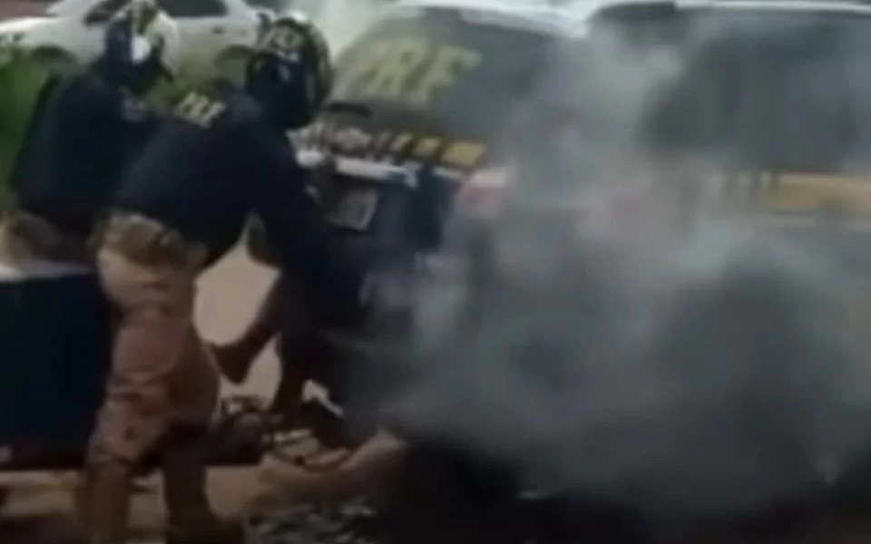 Dino demite policiais que asfixiaram Genivaldo em viatura da PRF