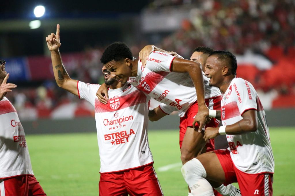 CRB vence líder por 6 a 0 e diminui diferença para o G-4