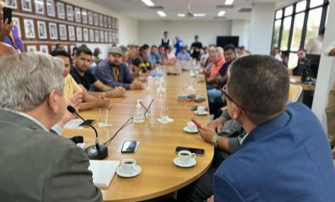 Dirigentes de clubes se reúnem com Governador em exercício e pedem apoio financeiro