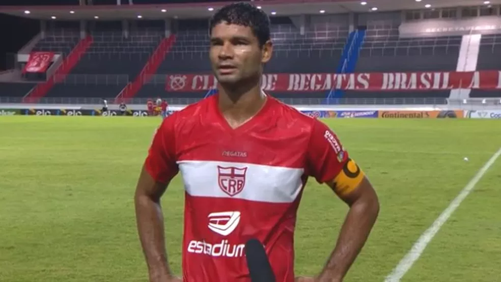 CRB embarca para enfrentar o Vila Nova e Gum está entre os relacionados