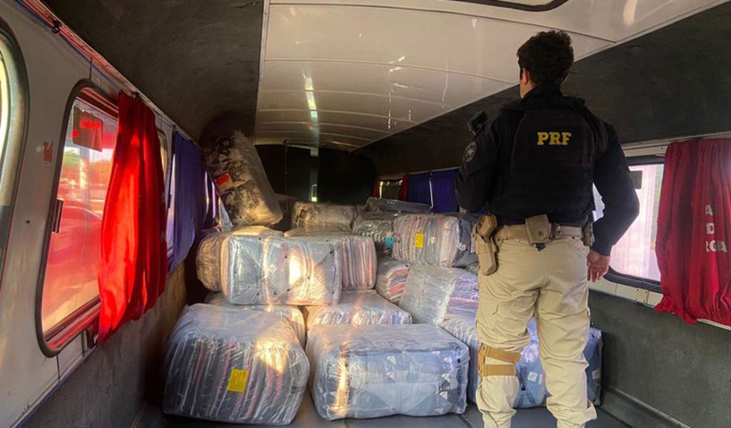 PRF apreende mercadoria transportada sem nota fiscal no sertão