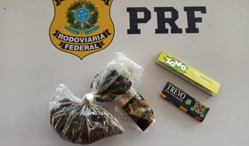 Ação da PRF flagra motorista com droga no interior