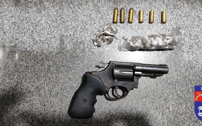 Suspeito de tráfico de drogas morre em confronto com a polícia no interior