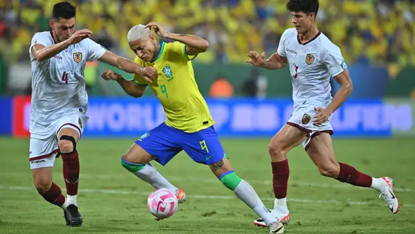 Brasil empata com a Venezuela e deixa liderança das Eliminatórias