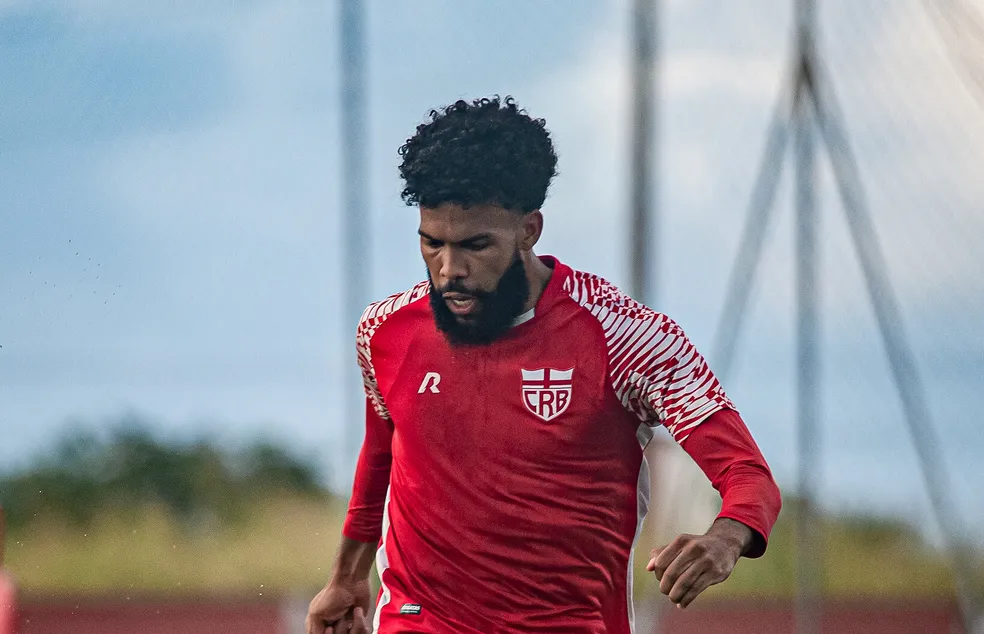 CRB tem 10 jogadores com contrato para 2024 e ainda conversa com Daniel Paulista