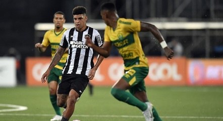Brasileirão: Botafogo perde para o Cuiabá e Palmeiras encosta