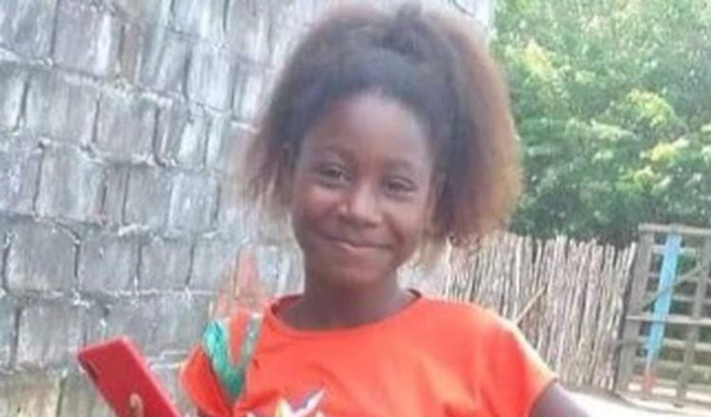 Polícia faz buscas por menina de 10 anos que desapareceu da porta de casa