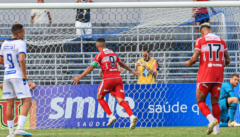 Com três gols de Anselmo Ramon, CRB vence CSA por 3 a 1 e assume liderança isolada no Alagoano