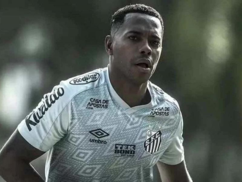 Após ser preso pela PF em Santos; ex-jogador Robinho passou por audiência de custódia e deve ir para a Penitenciária em Tremembé