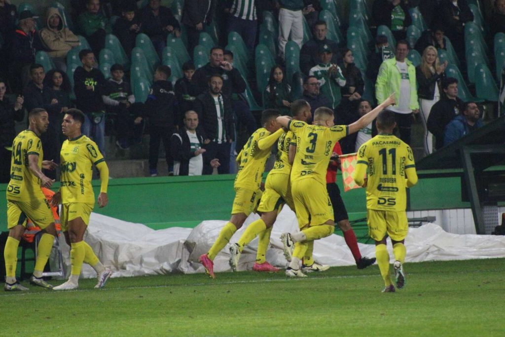 SÉRIE B: Visitantes, Ceará e Mirassol vencem Avaí e Coritiba
