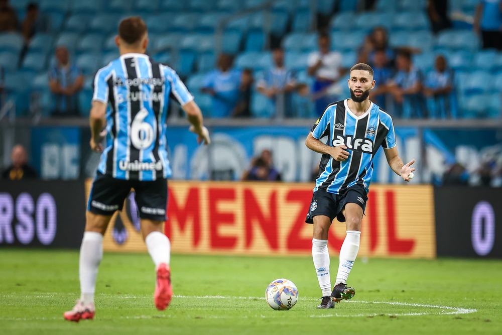 Zagueiro do Grêmio reconhece falhas após derrota: “Precisamos melhorar”