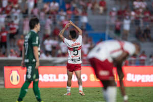 SÉRIE B: Mandantes largam com vitória magra